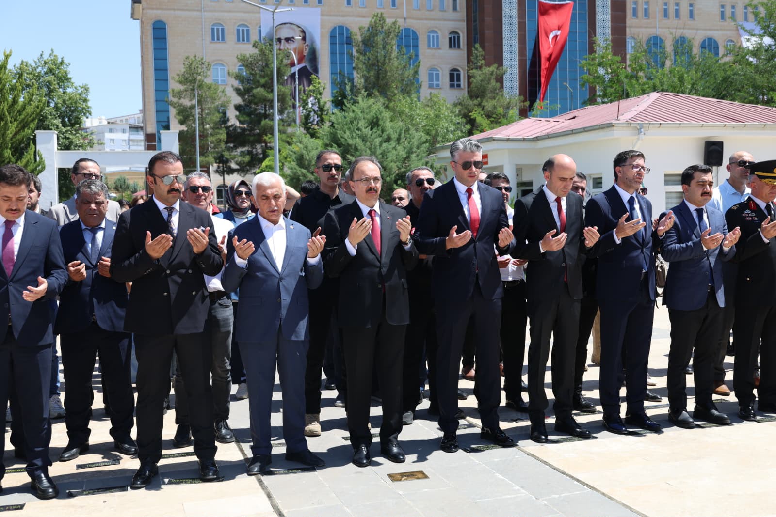 Siirt’te 15 Temmuz’un 10. Yılında Şehitler Minnet Ve Dualarla Yâd Edildi