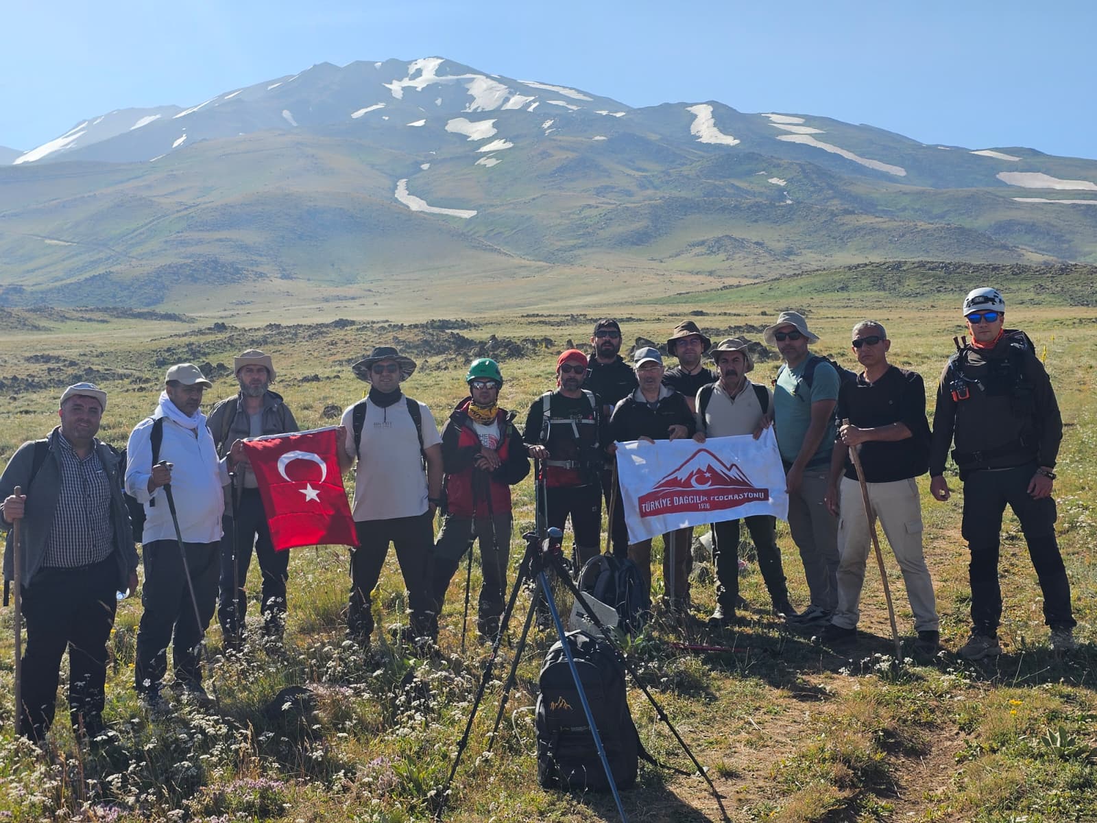 Vali Bozkurt’tan dağcılara yardım eli: Süphan Dağı tırmanışı günübirlik yapılacak