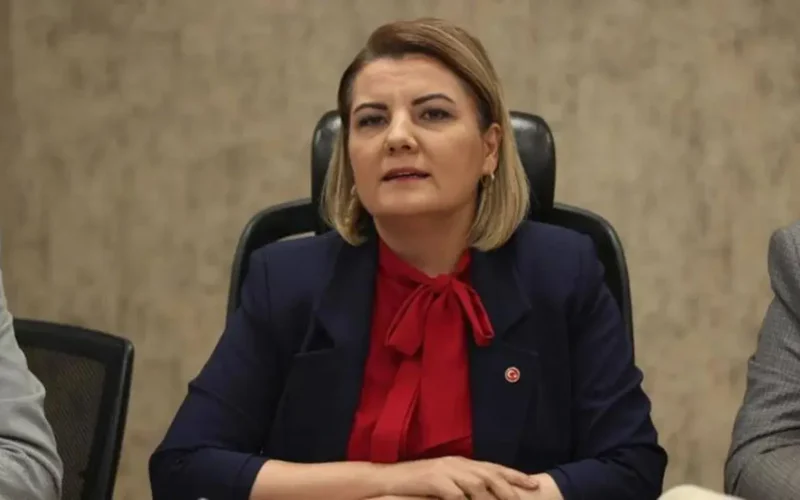 İzmit Belediye Başkanı Fatma Kaplan Hürriyet Görevden Uzaklaştırıldı
