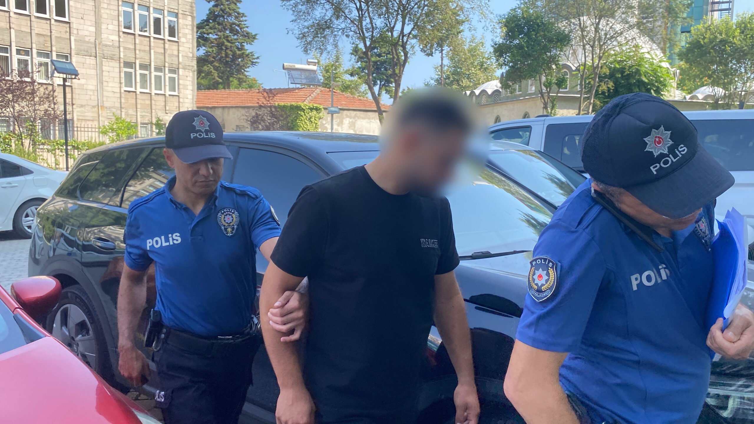 Samsun’da Düğün Konvoyunda Dehşet: Otomobilden Sarkan Genç Başını Minibüse Çarptı