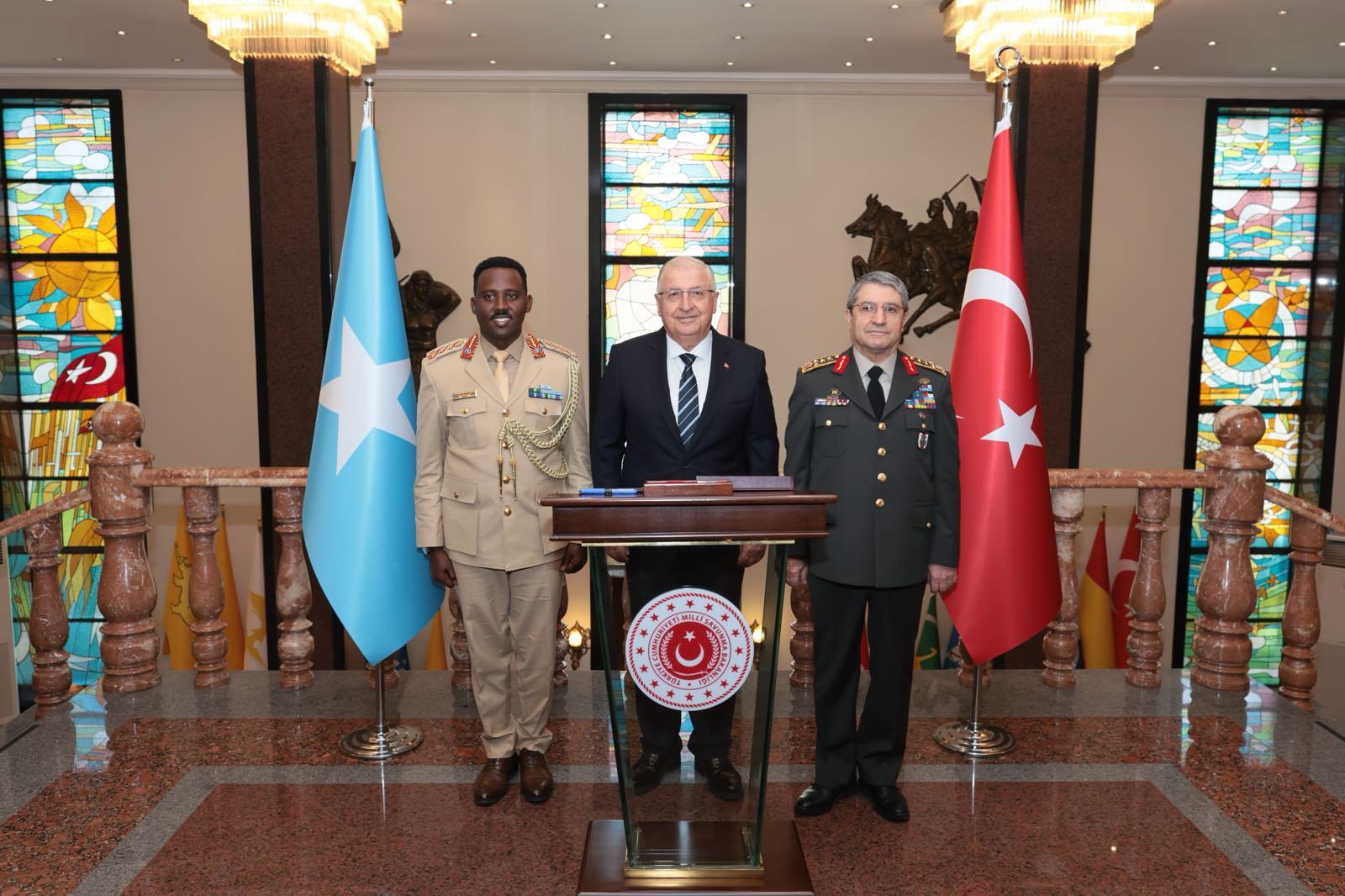Milli Savunma Bakanı Yaşar Güler Somali Genelkurmay Başkanını Kabul Etti