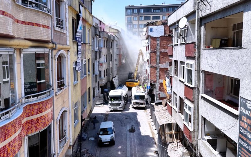 Bakan Kurum Zeytinburnu’ndaki Dönüşüm Çalışmalarını Paylaştı: Yarısı Bizden İle İstanbul Güçleniyor