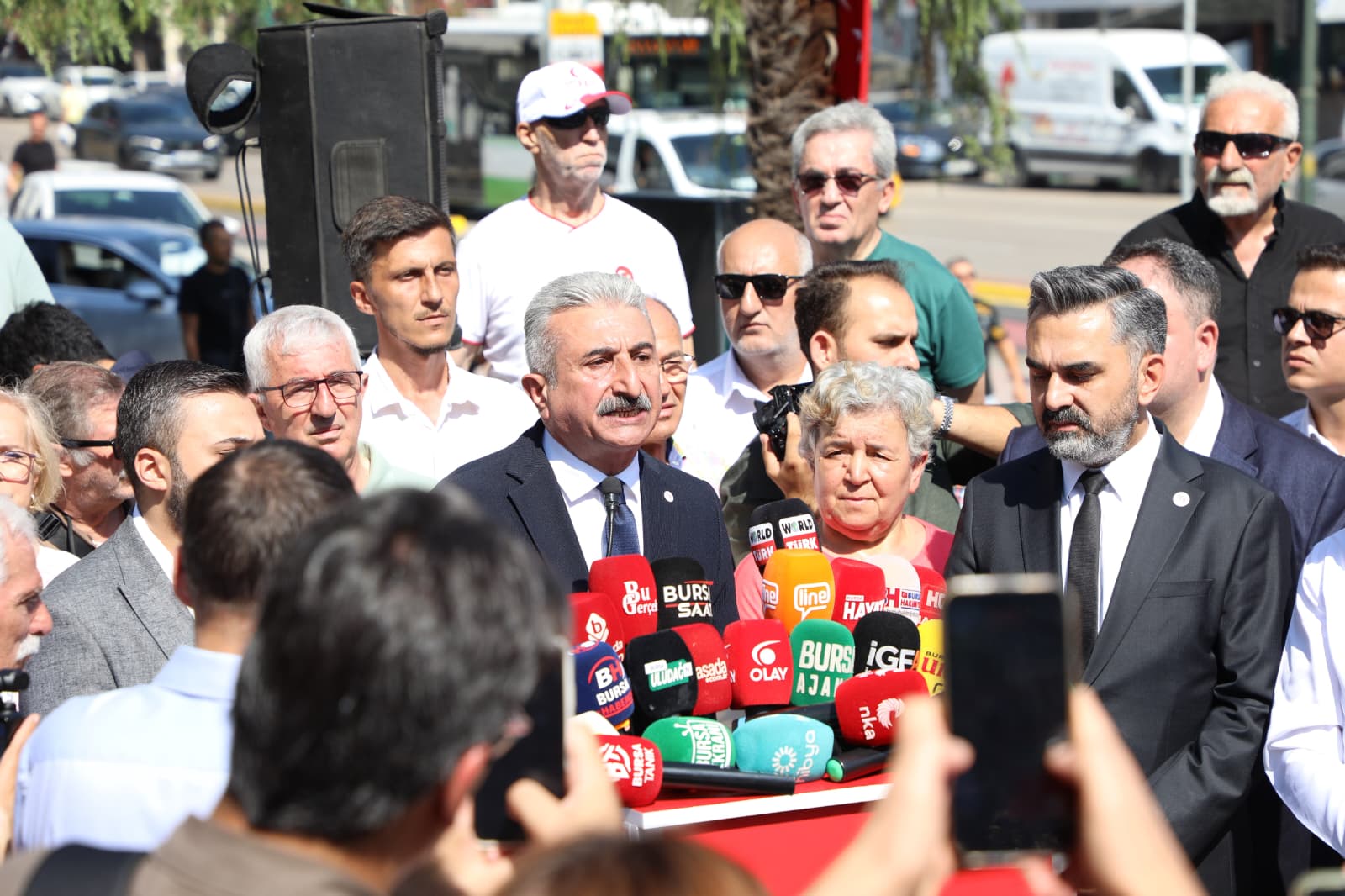 Bursa’da CHP’li 6 İlçe Belediye Başkanı ve Meclis Üyeleri İstifa Etti