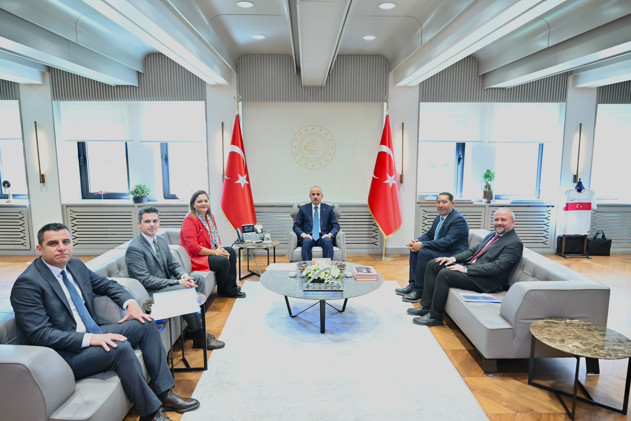 Ulaştırma ve Altyapı Bakanı Abdulkadir Uraloğlu, Afyonkarahisar Belediye Başkanlarıyla Bir Araya Geldi