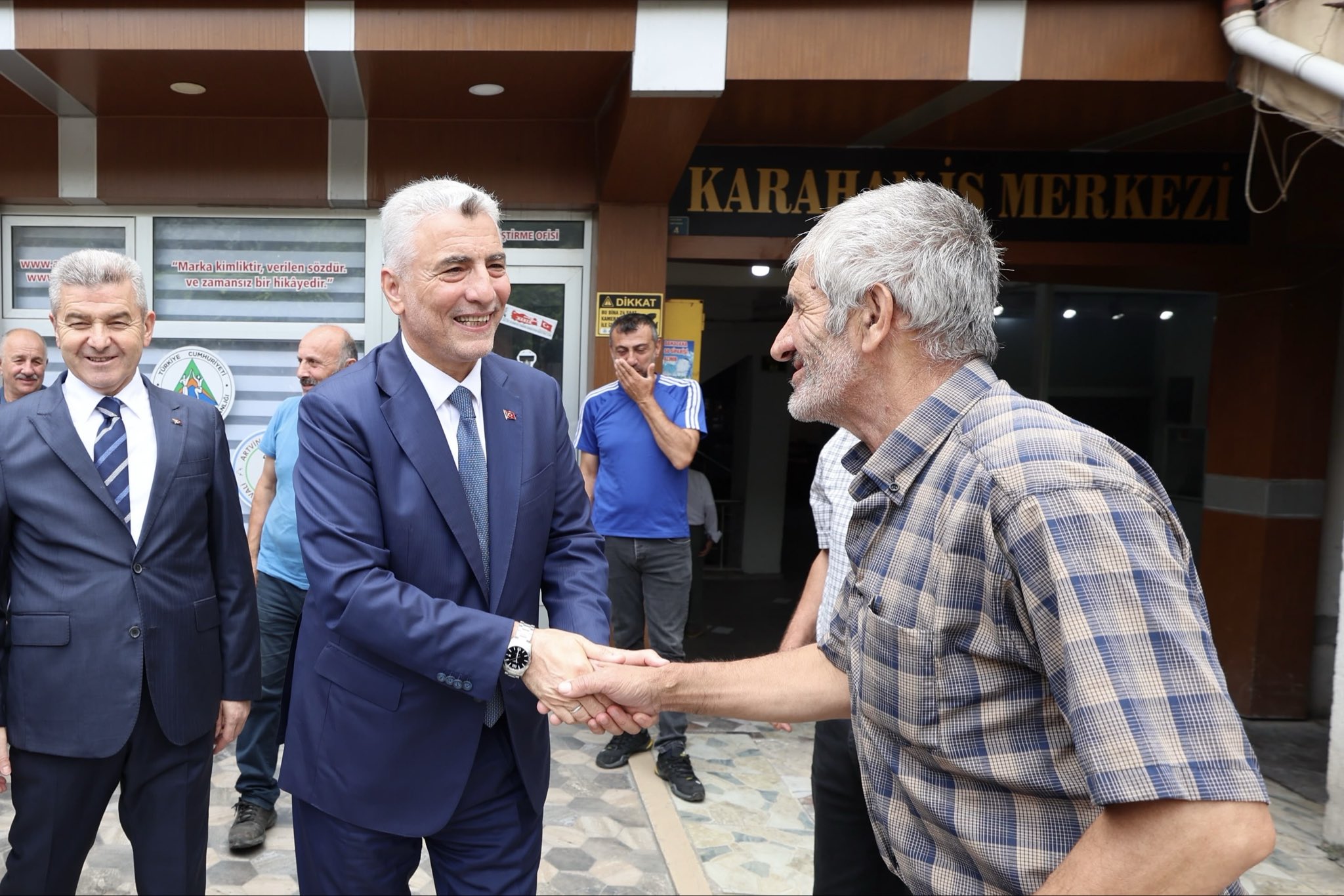 Bakan Bolat Ve Beraberindeki Heyet Artvin’de Esnaf Ve Vatandaşlarla Buluştu