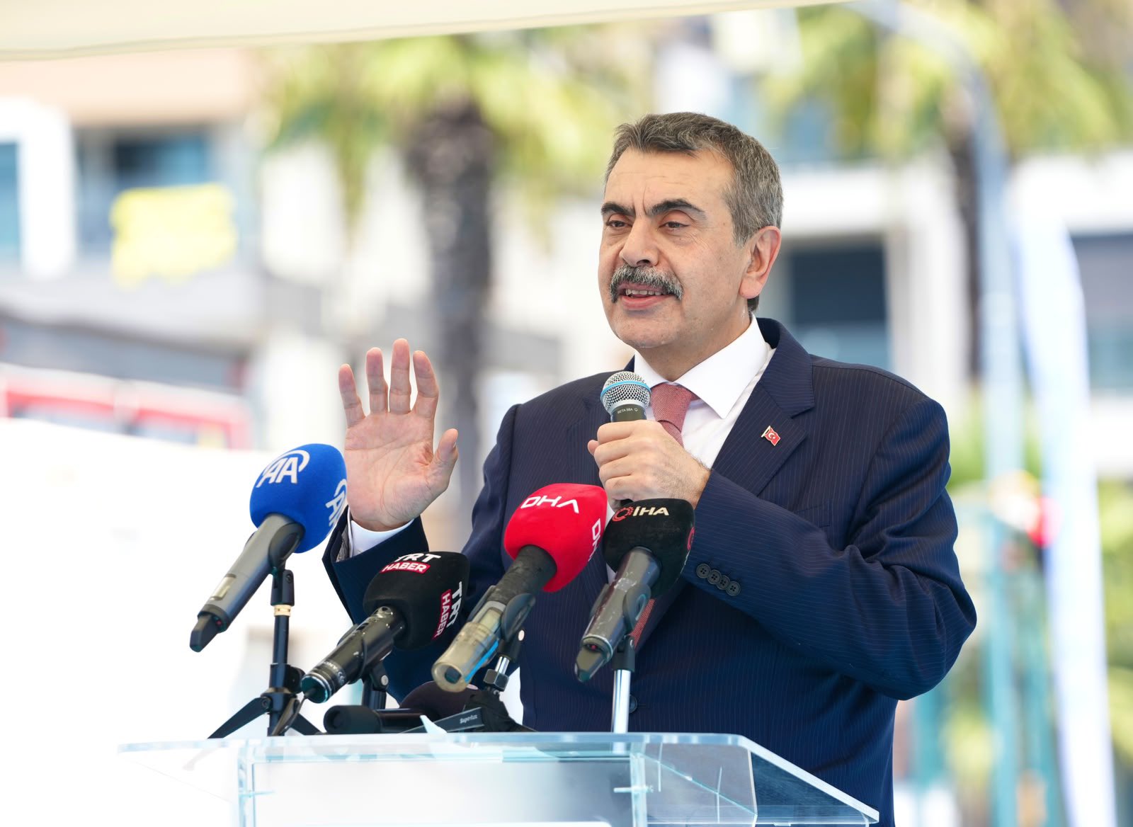 Milli Eğitim Bakanı Yusuf Tekin’den İzmir’de Sivil Toplum Ve Gençlik Vurgusu