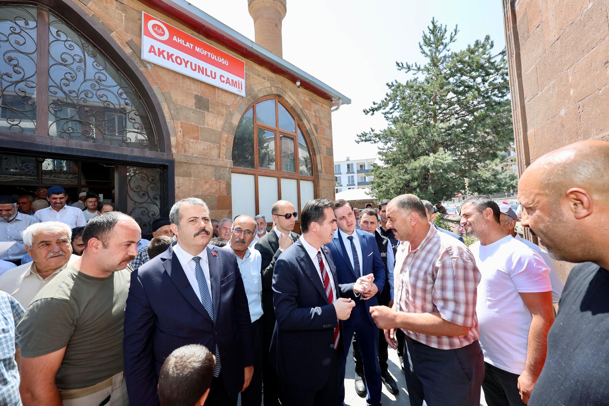 Bitlis Valisi Ahmet Karakaya Ahlat’ta Esnaf Ve Vatandaşlarla Buluştu