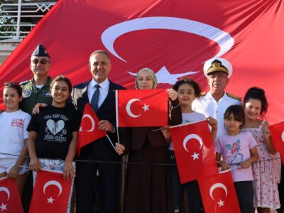 TCG Anadolu Ve TCG Heybeliada Yalova Açıklarında Yürüyen Köşk’ü Selamladı