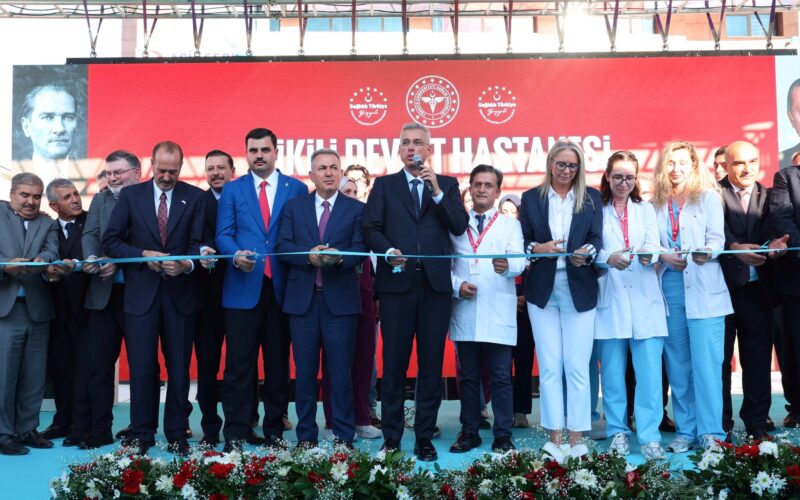 Bakan Memişoğlu İzmir’e İkinci Şehir Hastanesi Müjdesini Verdi