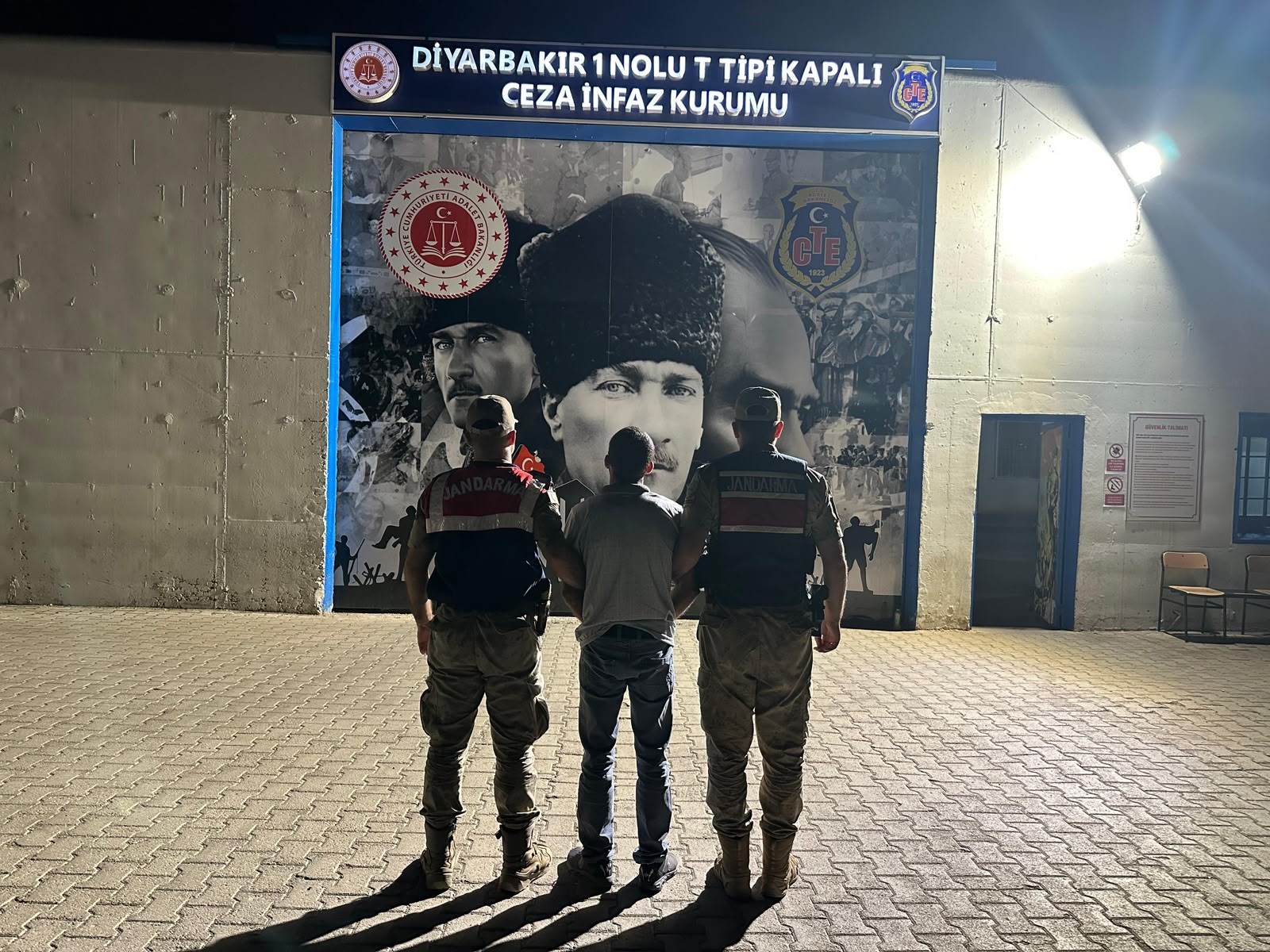 Diyarbakır’da 16 Yıl Hapis Cezası Bulunan Uyuşturucu Firarisi Yakalandı