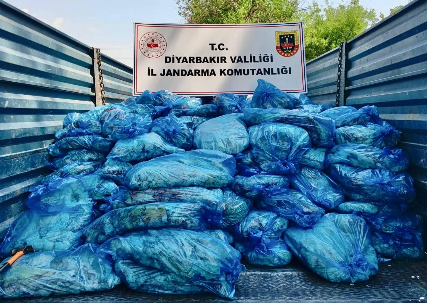 Diyarbakır’da 3 Ton Sağlıksız Hayvansal İç Yağ Ele Geçirildi
