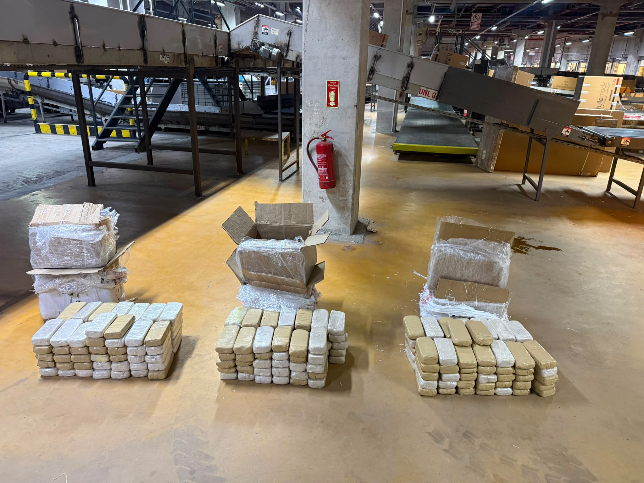 Başkentte Kargo Merkezine Narkotik Operasyonu: 300 Milyonluk Uyuşturucu Yakalandı