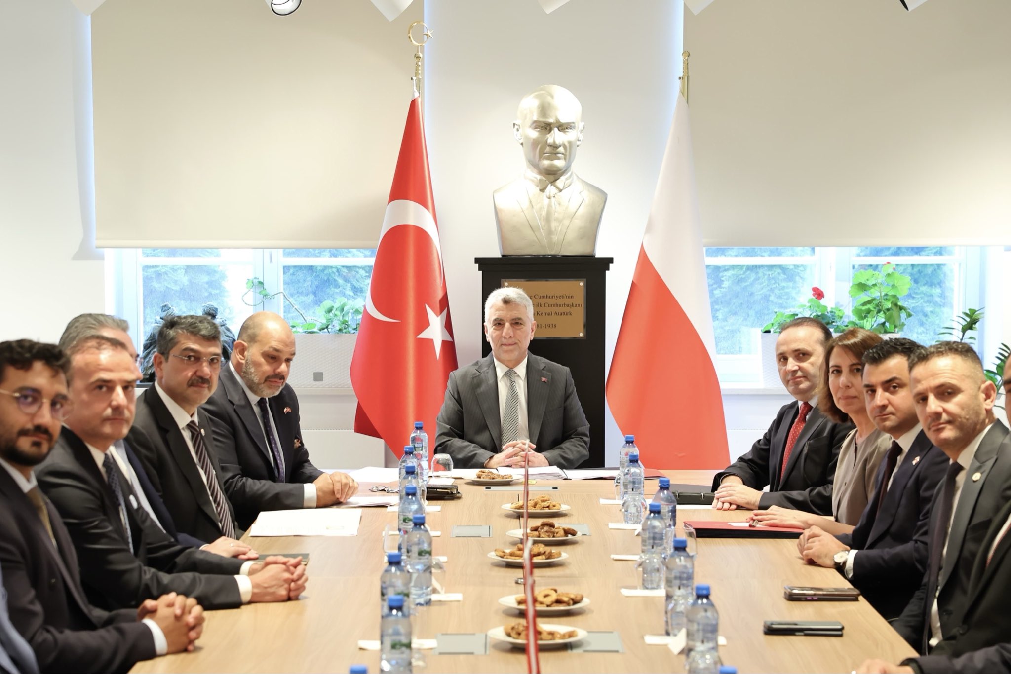 Ticaret Bakanı Ömer Bolat Varşova’da Türk İş Dünyası İle Buluştu: Ticaret Hacmi 12,5 Milyar Dolara Ulaştı