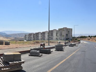 Siirt’te Kaldırım Çalışmaları Aralıksız Sürüyor: Mahalleler Modern Görünüme Kavuşuyor