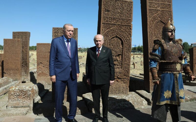 Cumhurbaşkanı Erdoğan Tarihi Selçuklu Meydan Mezarlığı’nı Ziyaret Etti